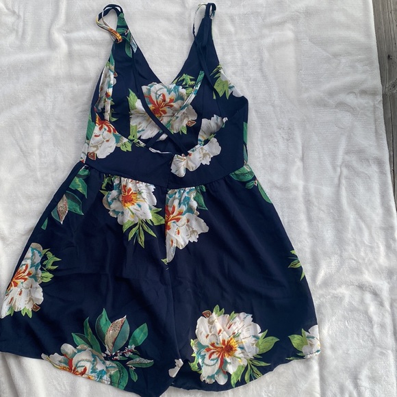 Floral romper - Picture 2 of 2